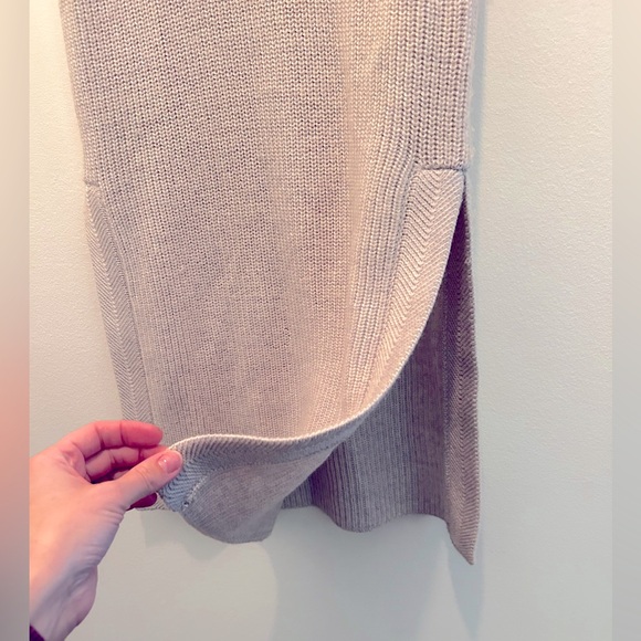 Wilfred sweater - fits like a sm/m - Picture 2 of 3